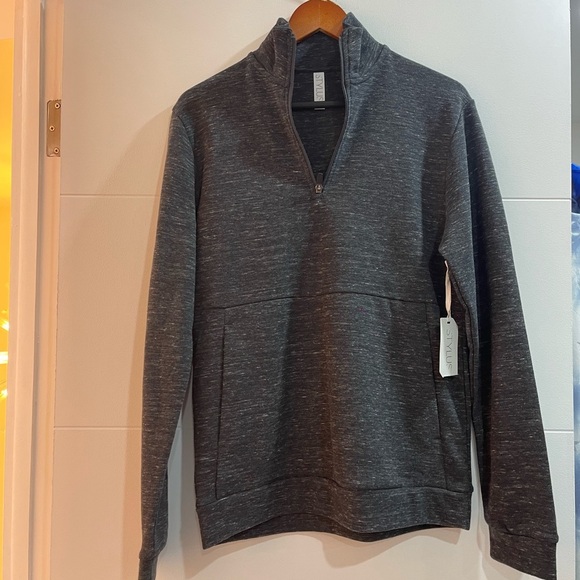 Men’s pullover size Small never use With tags - Picture 1 of 3